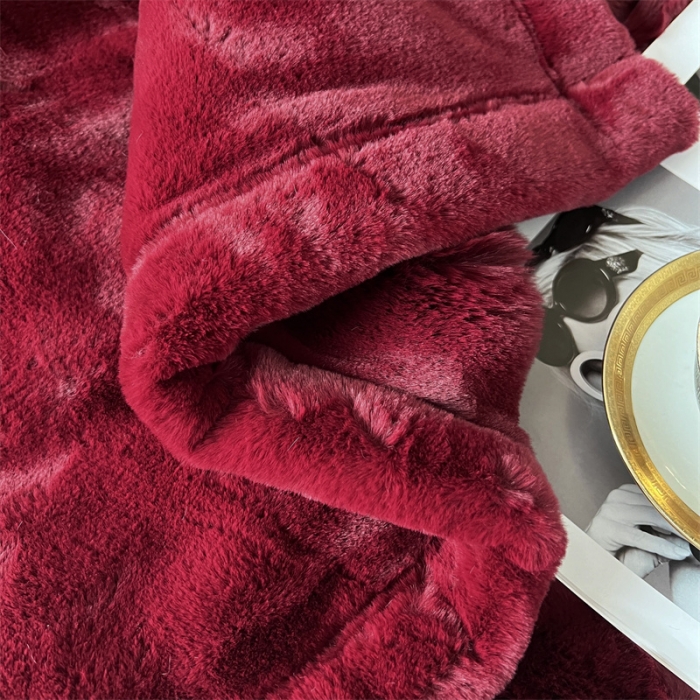 91家纺网 家纺一手货源 找家纺 凯轩毛毛毯毯子 2024新款仿皮草摩登艺术毛毯毯子 酒红
