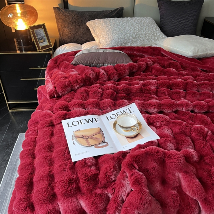 91家纺网 家纺一手货源 找家纺 凯轩毛毛毯毯子 2024新款仿皮草摩登艺术毛毯毯子 酒红