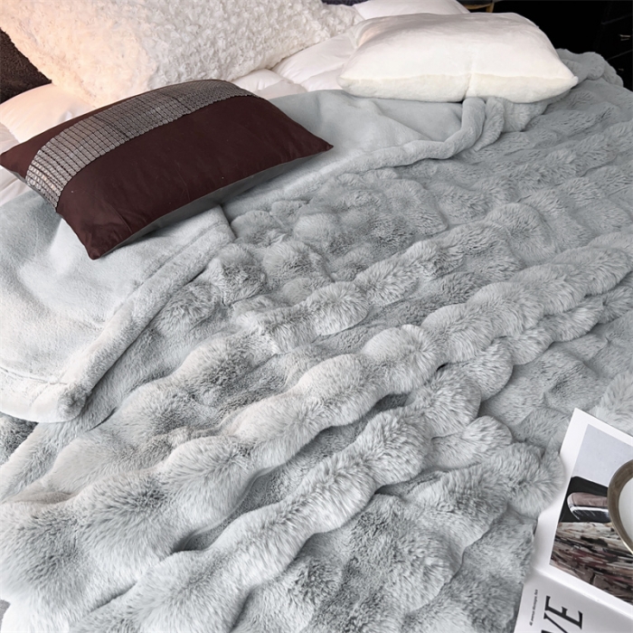 91家纺网 家纺一手货源 找家纺 凯轩毛毛毯毯子 2024新款仿皮草摩登艺术毛毯毯子 蓝灰