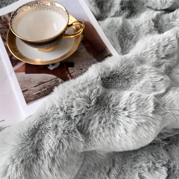 91家纺网 家纺一手货源 找家纺 凯轩毛毛毯毯子 2024新款仿皮草摩登艺术毛毯毯子 蓝灰