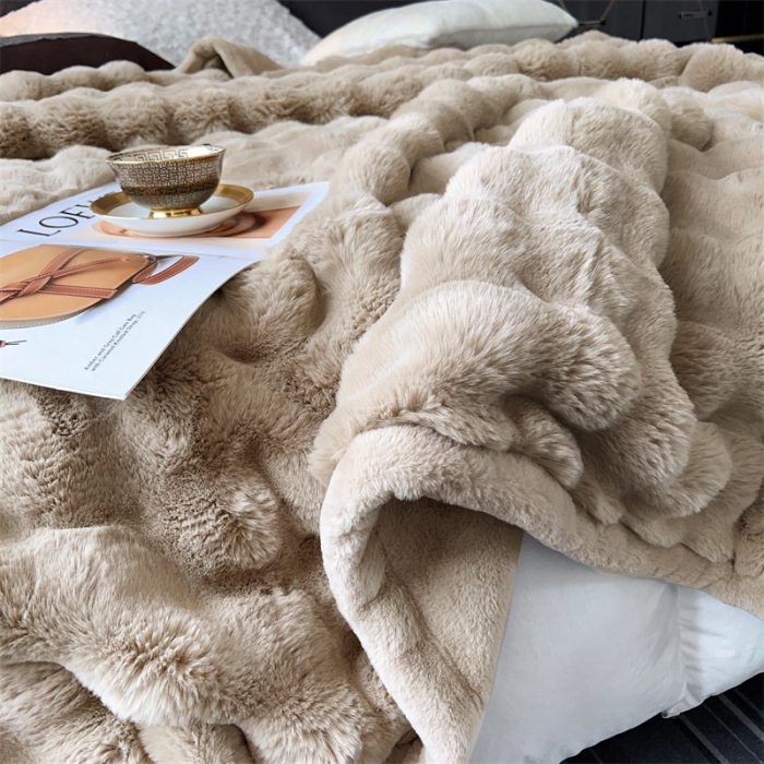91家纺网 家纺一手货源 找家纺 凯轩毛毛毯毯子 2024新款仿皮草摩登艺术毛毯毯子 驼色