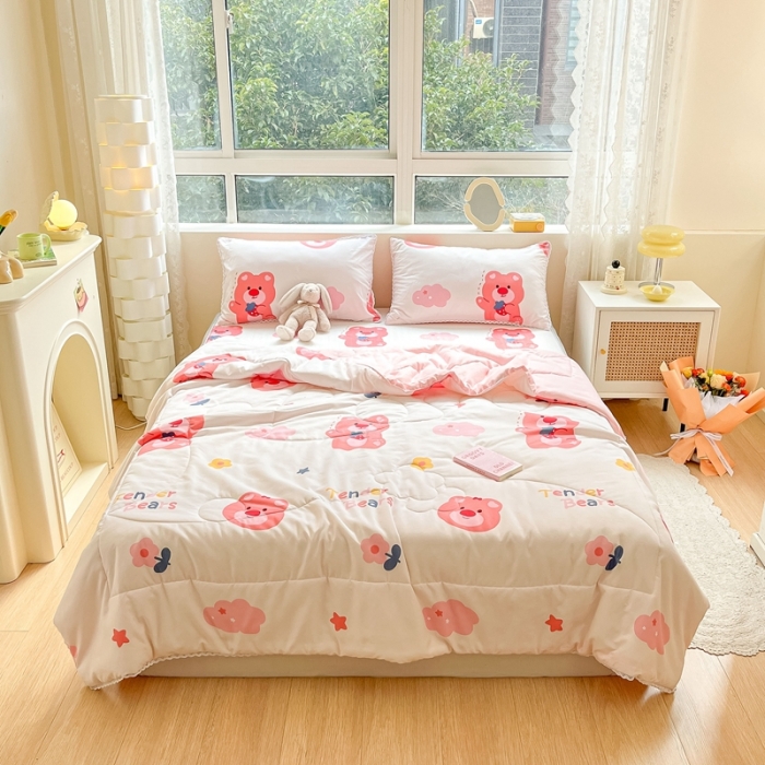 91家纺网 家纺一手货源 找家纺 慕尚  2025新款满天星凉席夏被组合四件套 草莓熊