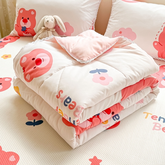 91家纺网 家纺一手货源 找家纺 慕尚  2025新款满天星凉席夏被组合四件套 草莓熊