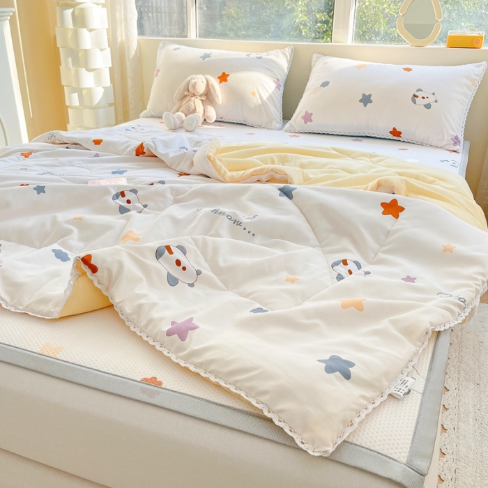 91家纺网 家纺一手货源 找家纺 慕尚  2025新款满天星凉席夏被组合四件套 萌萌飞机