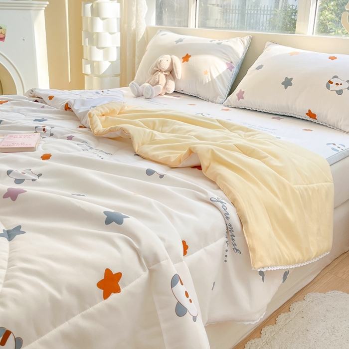 91家纺网 家纺一手货源 找家纺 慕尚  2025新款满天星凉席夏被组合四件套 萌萌飞机