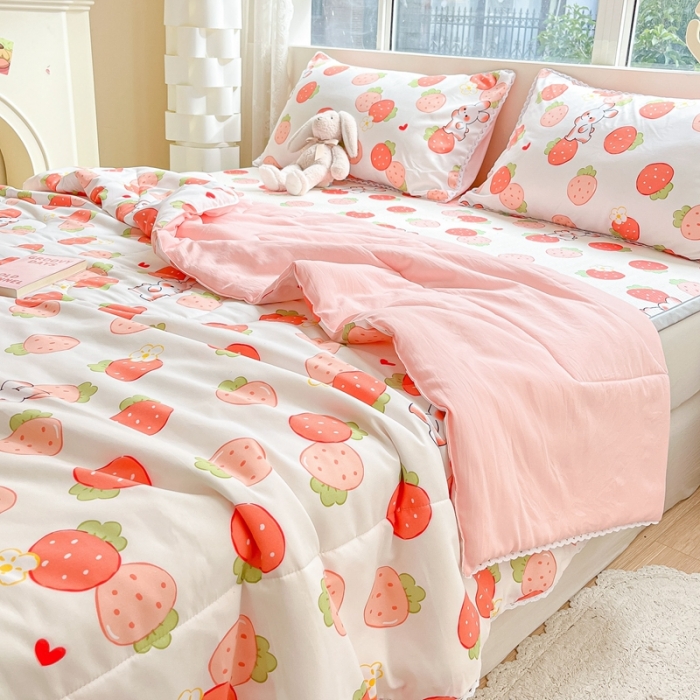 91家纺网 家纺一手货源 找家纺 慕尚  2025新款满天星凉席夏被组合四件套 小草莓兔