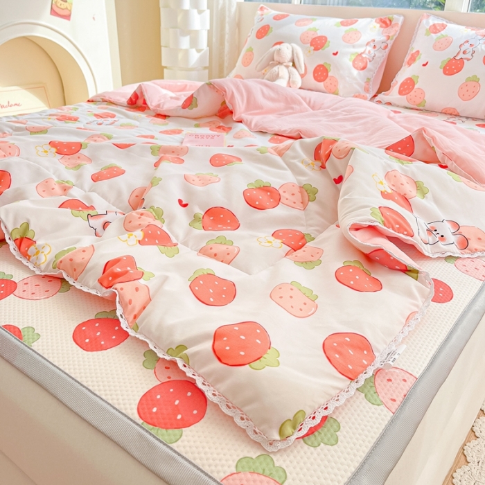 91家纺网 家纺一手货源 找家纺 慕尚  2025新款满天星凉席夏被组合四件套 小草莓兔