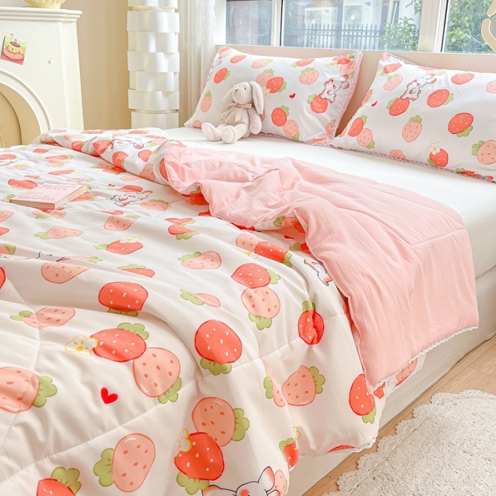 91家纺网 家纺一手货源 找家纺 慕尚  2025新款满天星凉席夏被组合四件套 小草莓兔