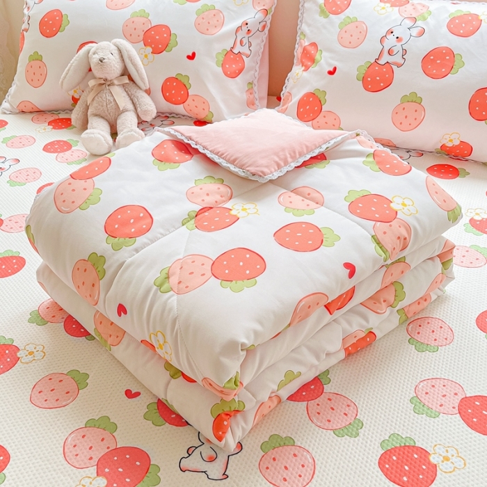 91家纺网 家纺一手货源 找家纺 慕尚  2025新款满天星凉席夏被组合四件套 小草莓兔