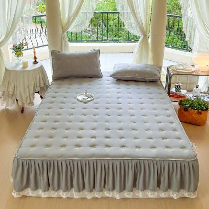 91家纺网 家纺一手货源 找家纺 （总）尊康家纺（原磊科） 2032新款蝴蝶系列亲肤奶昔白夹棉花边款床笠