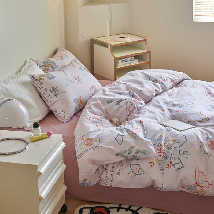 91家纺网 家纺一手货源 找家纺 窝米 2023新款13370全棉卡通风系列四件套 浮蝶儿粉
