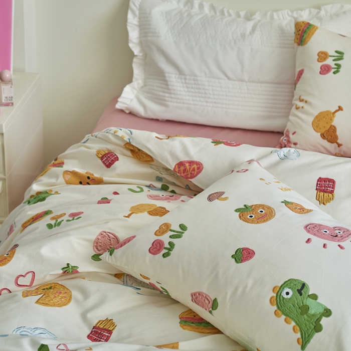 91家纺网 家纺一手货源 找家纺 窝米 2023新款13370全棉卡通风系列四件套 美食派对