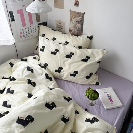 91家纺网 家纺一手货源 找家纺 （总）恋恋三季2024新款插画卡通可爱风全棉四件套卡夫卡的狗-场景二