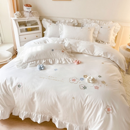 91家纺网 家纺一手货源 找家纺 惯盈 2023新款全棉立体花花刺绣四件套 白