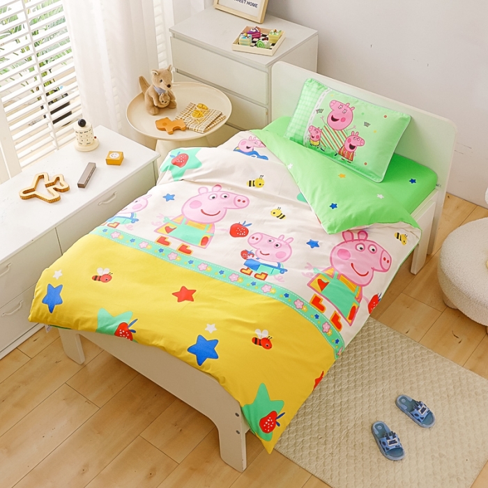 91家纺网 家纺一手货源 找家纺 乐秀 2023新款小猪佩奇正版授权幼儿园被子多件套（不含芯三件套） 草莓佩奇