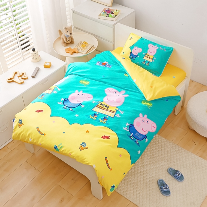 91家纺网 家纺一手货源 找家纺 乐秀 2023新款小猪佩奇正版授权幼儿园被子多件套（不含芯三件套） 滑轮佩奇