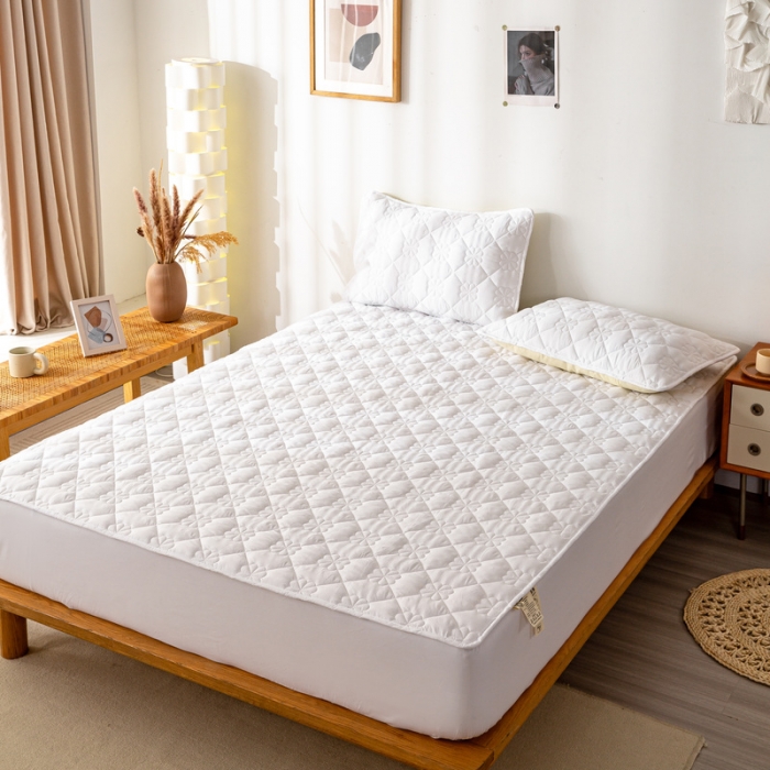 91家纺网 家纺一手货源 找家纺 露梦 2025新款A类原棉大豆夹棉绗缝床笠 四叶草-本白