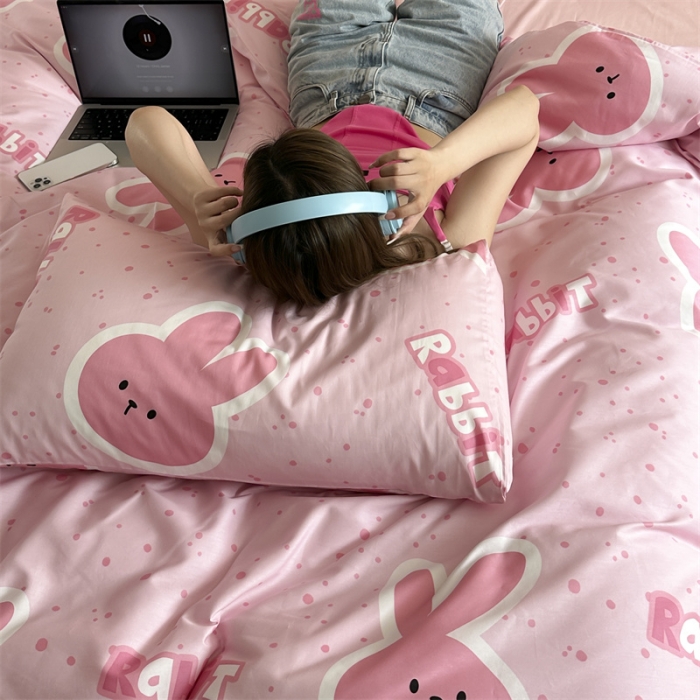 91家纺网 家纺一手货源 找家纺 昔可 2023新款夏日多巴胺全棉四件套 粉耳朵兔兔