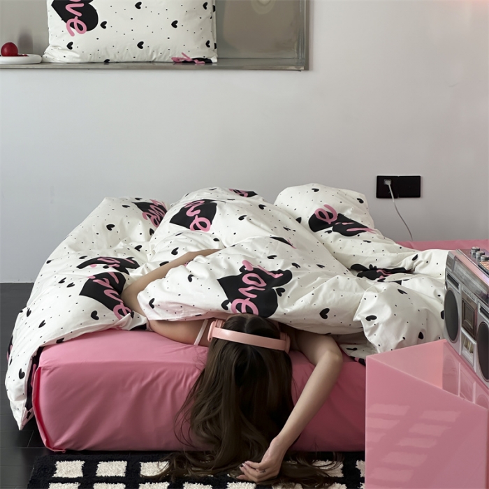 91家纺网 家纺一手货源 找家纺 昔可 2023新款夏日多巴胺全棉四件套 粉字母爱心
