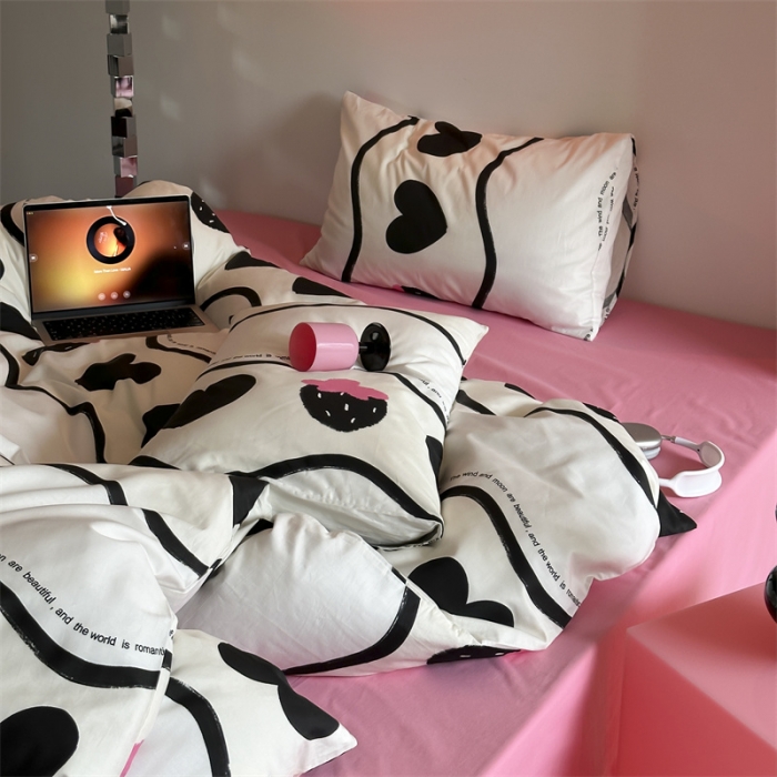 91家纺网 家纺一手货源 找家纺 昔可 2023新款夏日多巴胺全棉四件套 黑爱心草莓