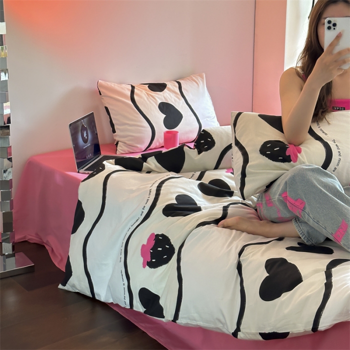 91家纺网 家纺一手货源 找家纺 昔可 2023新款夏日多巴胺全棉四件套 黑爱心草莓
