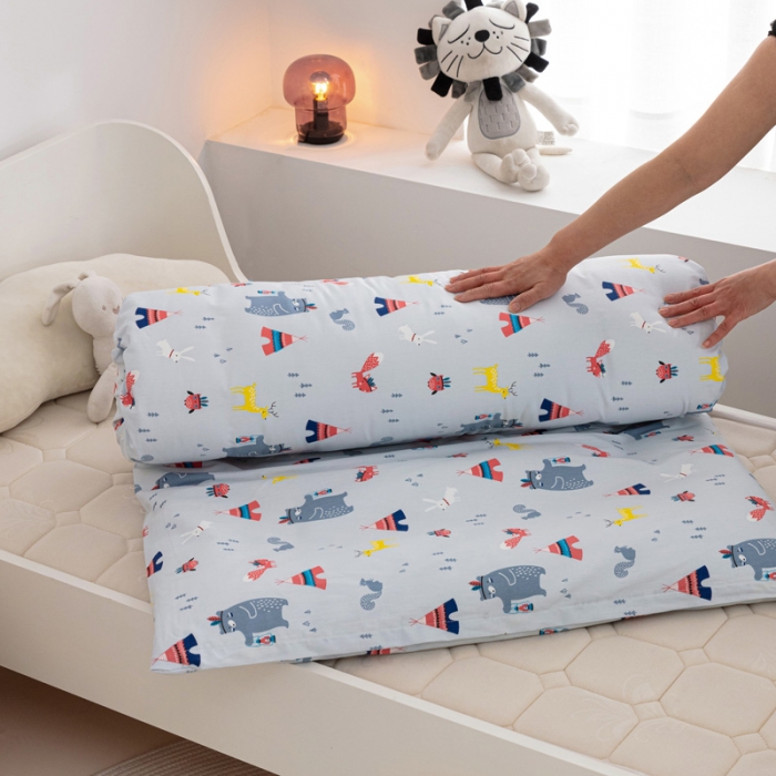 91家纺网 家纺一手货源 找家纺 喜多兔 2023新款40S纯棉印花抗菌床垫 部落熊灰色