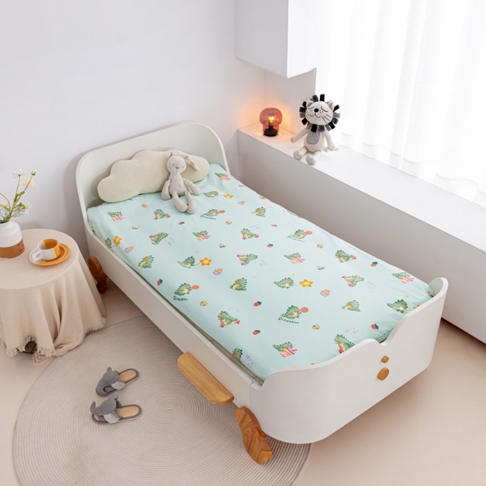 91家纺网 家纺一手货源 找家纺 喜多兔 2023新款40S纯棉印花抗菌床垫 单车恐龙绿色