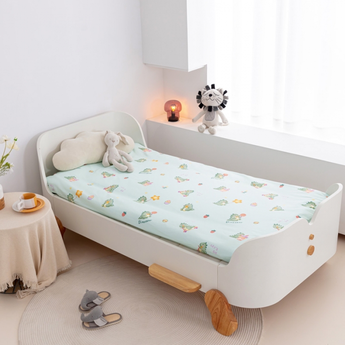 91家纺网 家纺一手货源 找家纺 喜多兔 2023新款40S纯棉印花抗菌床垫 单车恐龙绿色