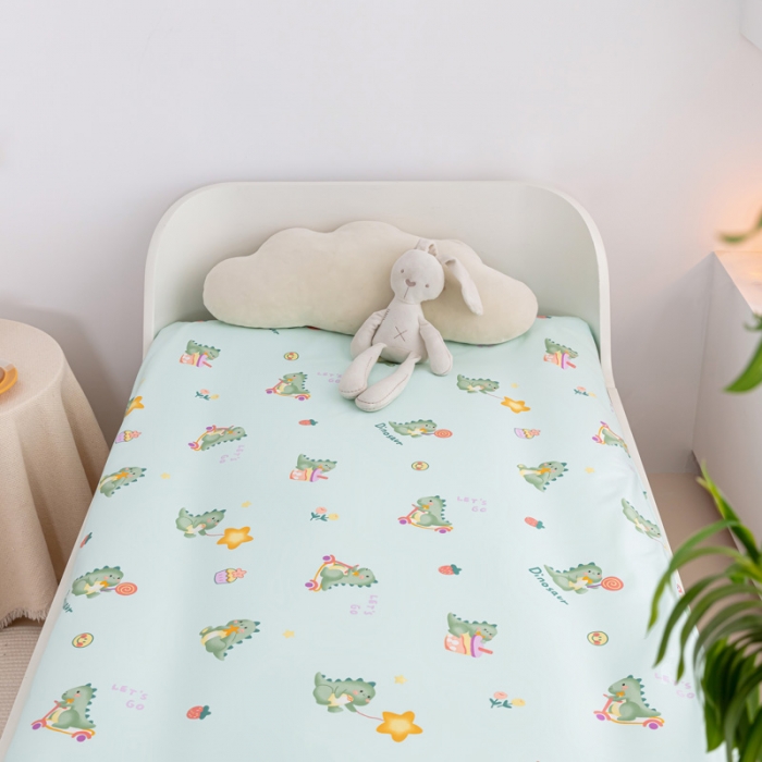 91家纺网 家纺一手货源 找家纺 喜多兔 2023新款40S纯棉印花抗菌床垫 单车恐龙绿色