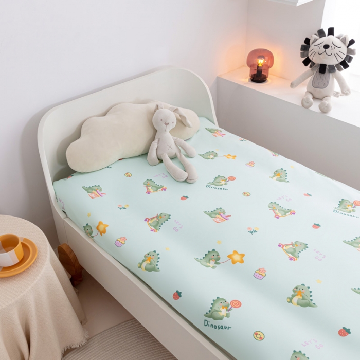 91家纺网 家纺一手货源 找家纺 喜多兔 2023新款40S纯棉印花抗菌床垫 单车恐龙绿色