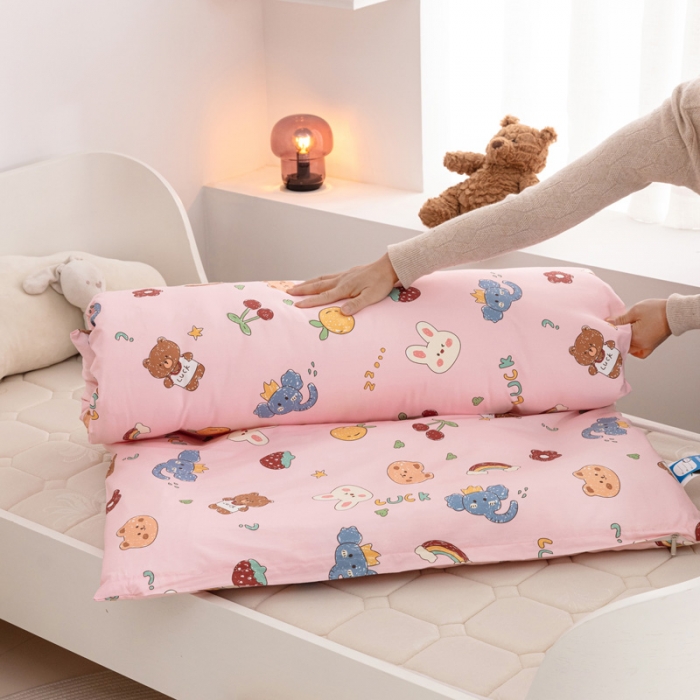91家纺网 家纺一手货源 找家纺 喜多兔 2023新款40S纯棉印花抗菌床垫 动物伙伴粉色