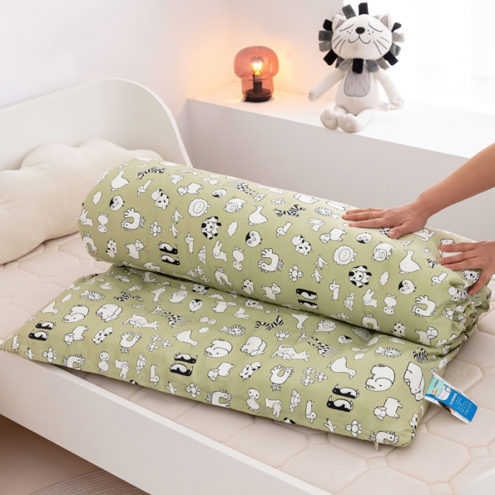 91家纺网 家纺一手货源 找家纺 喜多兔 2023新款40S纯棉印花抗菌床垫 动物集绿色