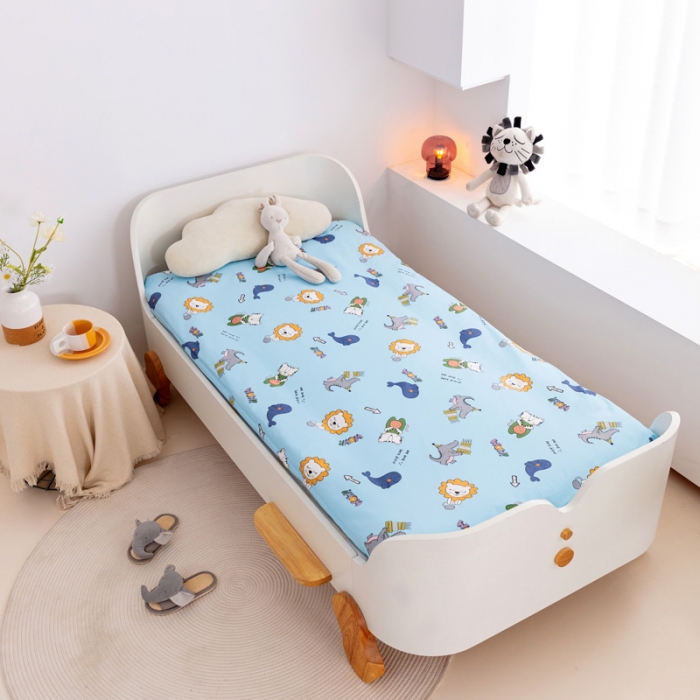 91家纺网 家纺一手货源 找家纺 喜多兔 2023新款40S纯棉印花抗菌床垫 狮子伙伴蓝色