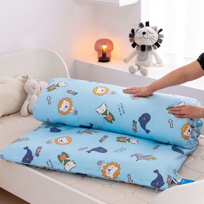 91家纺网 家纺一手货源 找家纺 喜多兔 2023新款40S纯棉印花抗菌床垫 狮子伙伴蓝色
