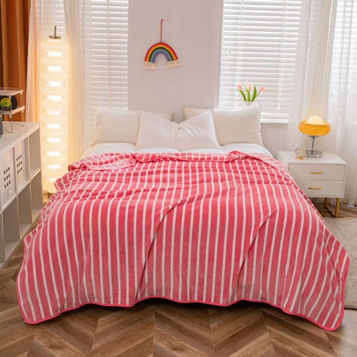 91家纺网 家纺一手货源 找家纺 卡琪曼 2023新款纯色加厚牛奶绒法兰绒毛毯子办公室午睡盖毯 粉条