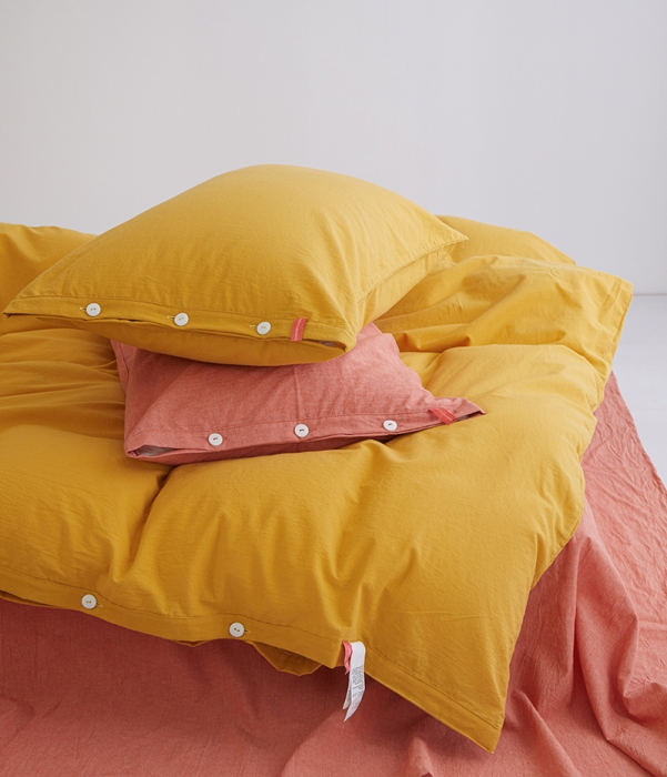 91家纺网 家纺一手货源 找家纺 水洗棉全棉高支高密纽扣款工艺混搭拼色四件套 姜黄+橘红（姜黄橘红）
