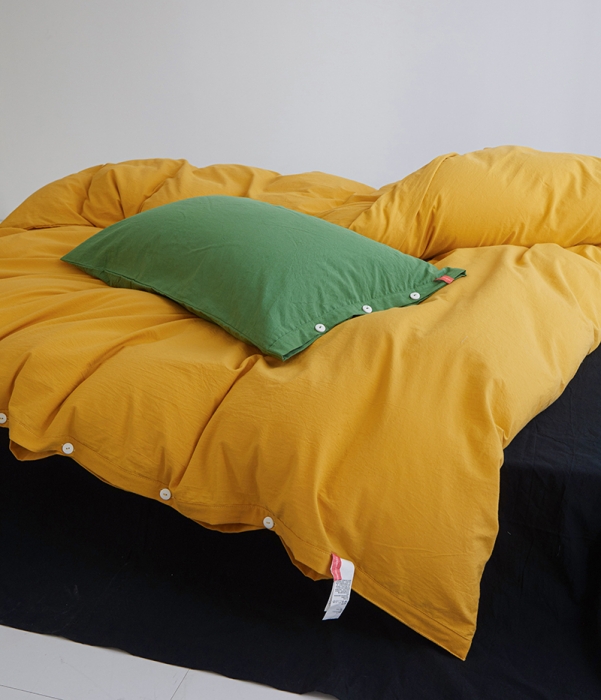 91家纺网 家纺一手货源 找家纺 安莱生活 水洗棉全棉色经色纬高支高密纽扣款工艺混搭拼色四件套（系列一） 姜黄+炭黑（军绿深蓝）