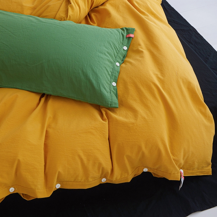 91家纺网 家纺一手货源 找家纺 安莱生活 水洗棉全棉色经色纬高支高密纽扣款工艺混搭拼色四件套（系列一） 姜黄+炭黑（军绿深蓝）