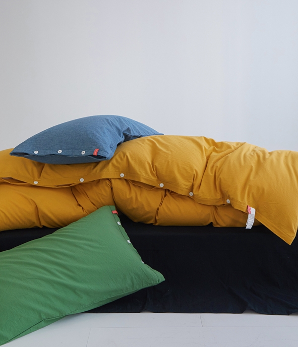 91家纺网 家纺一手货源 找家纺 安莱生活 水洗棉全棉色经色纬高支高密纽扣款工艺混搭拼色四件套（系列一） 姜黄+炭黑（军绿深蓝）