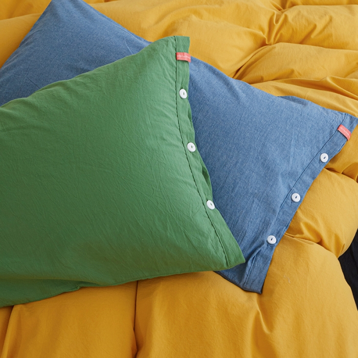 91家纺网 家纺一手货源 找家纺 安莱生活 水洗棉全棉色经色纬高支高密纽扣款工艺混搭拼色四件套（系列一） 姜黄+炭黑（军绿深蓝）