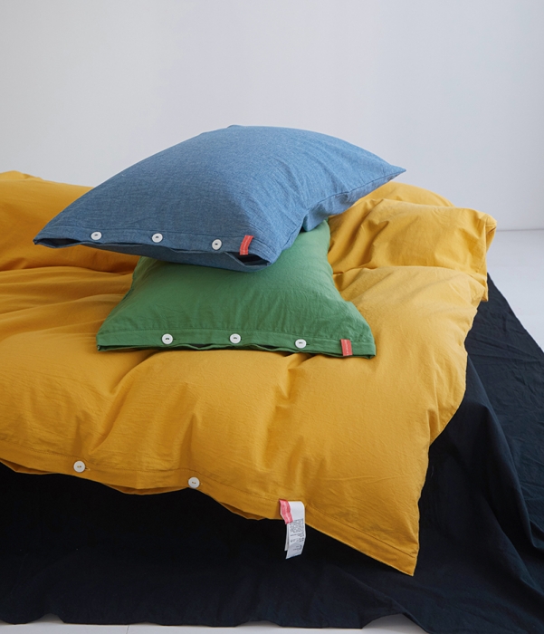 91家纺网 家纺一手货源 找家纺 安莱生活 水洗棉全棉色经色纬高支高密纽扣款工艺混搭拼色四件套（系列一） 姜黄+炭黑（军绿深蓝）