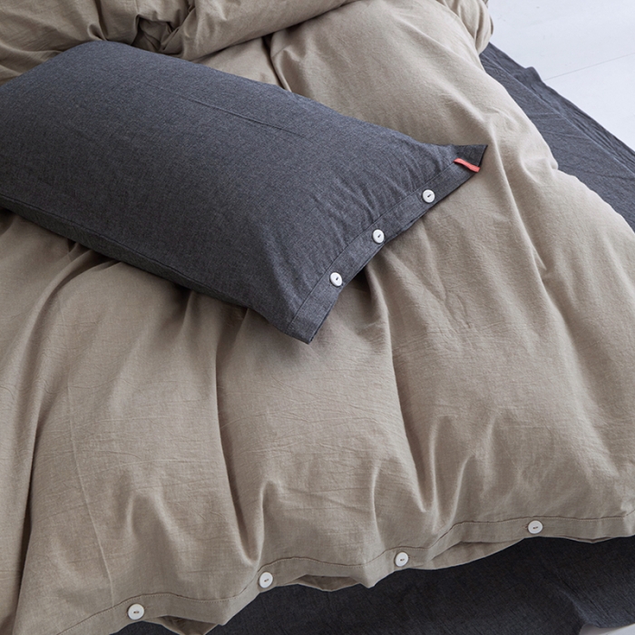 91家纺网 家纺一手货源 找家纺 水洗棉全棉纽扣款工艺混搭拼色四件套（系列一） 卡其+深灰（卡其深灰）