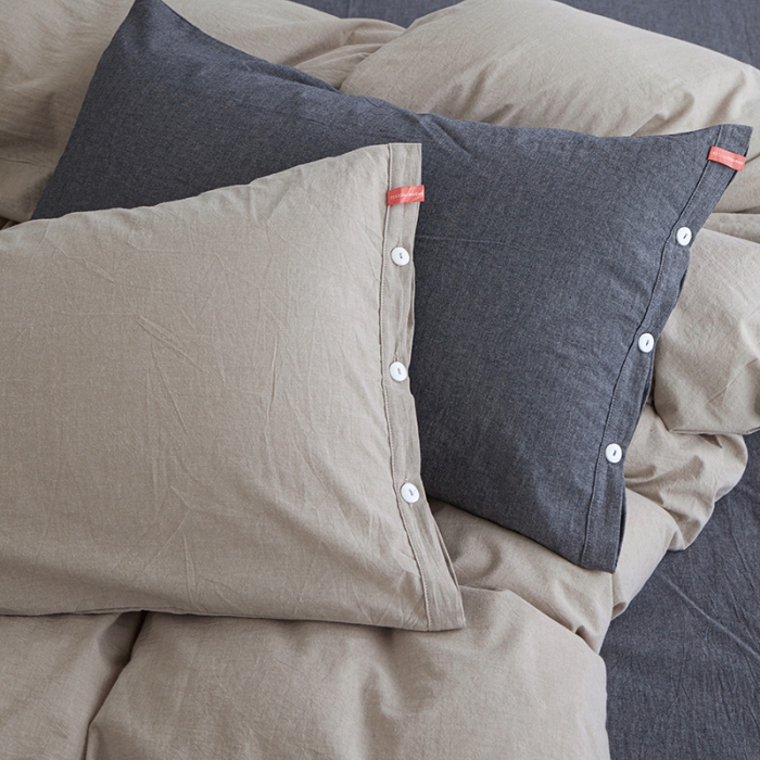 91家纺网 家纺一手货源 找家纺 水洗棉全棉纽扣款工艺混搭拼色四件套（系列一） 卡其+深灰（卡其深灰）