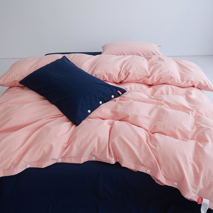 91家纺网 家纺一手货源 找家纺 水洗棉全棉纽扣款工艺混搭拼色四件套（系列一） 嫩粉+藏青（嫩粉藏青）