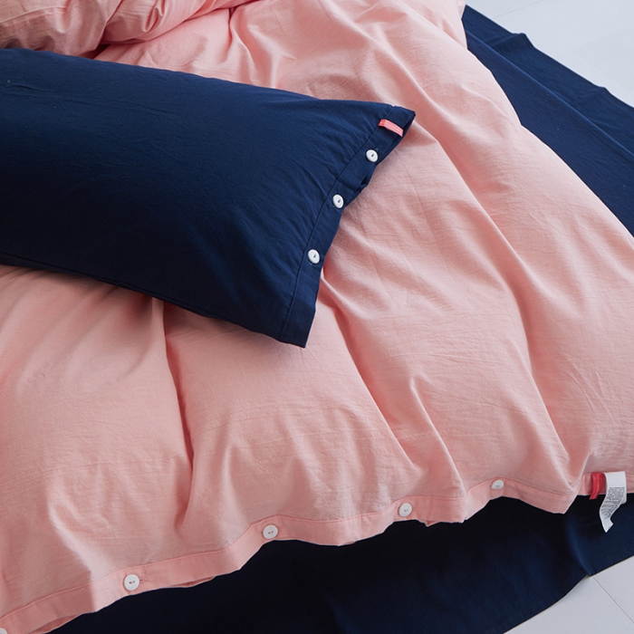 91家纺网 家纺一手货源 找家纺 水洗棉全棉纽扣款工艺混搭拼色四件套（系列一） 嫩粉+藏青（嫩粉藏青）