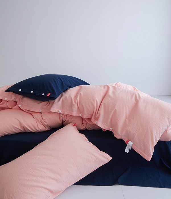 91家纺网 家纺一手货源 找家纺 水洗棉全棉纽扣款工艺混搭拼色四件套（系列一） 嫩粉+藏青（嫩粉藏青）