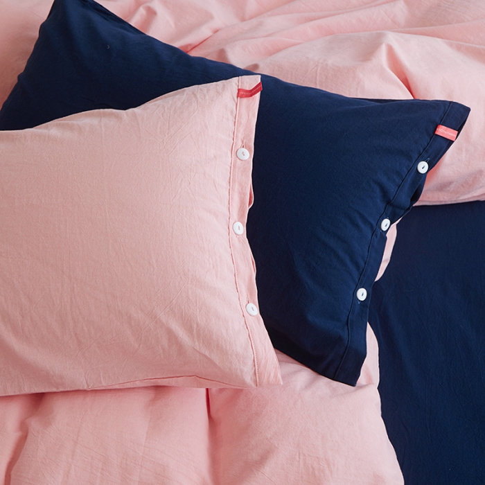 91家纺网 家纺一手货源 找家纺 水洗棉全棉纽扣款工艺混搭拼色四件套（系列一） 嫩粉+藏青（嫩粉藏青）
