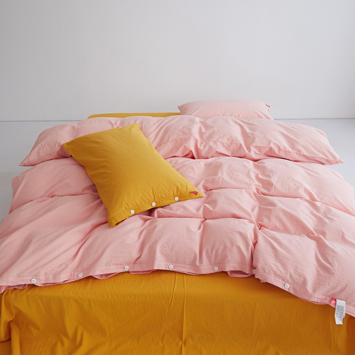91家纺网 家纺一手货源 找家纺 水洗棉全棉纽扣款工艺混搭拼色四件套（系列一） 嫩粉+姜黄（嫩粉姜黄）