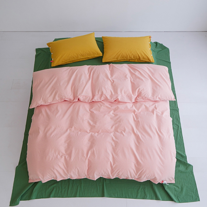 91家纺网 家纺一手货源 找家纺 水洗棉全棉纽扣款工艺混搭拼色四件套（系列一） 嫩粉+军绿（姜黄姜黄）