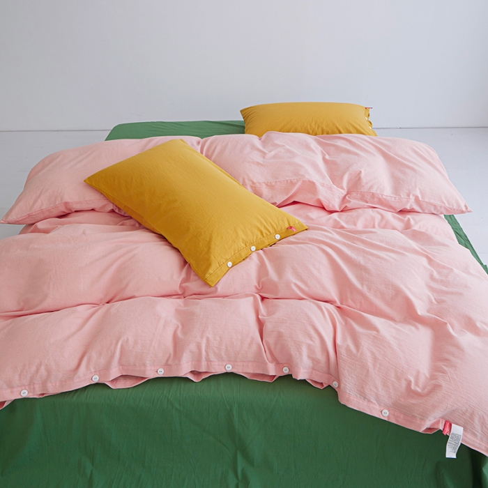 91家纺网 家纺一手货源 找家纺 水洗棉全棉纽扣款工艺混搭拼色四件套（系列一） 嫩粉+军绿（姜黄姜黄）